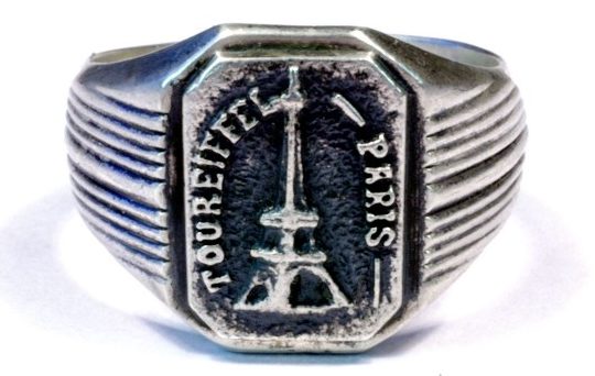 Памятные перстни о пребывании в Париже изготовлены из серебра 835-ой пробы с применением чернения.