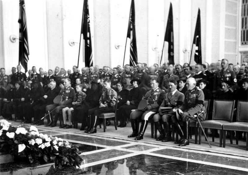 Герман Геринг на траурной церемонии. 1936 г.