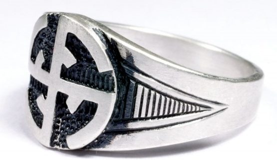 На щитке перстней рельефное изображение символа дивизии СС «Wiking». Кольца выполнены из серебра 835-ой пробы с применением чернения.