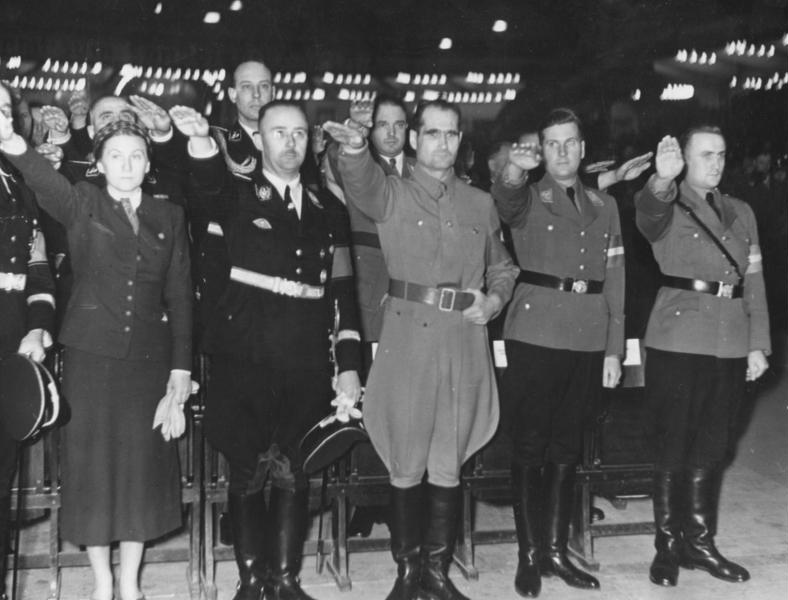 Генрих Гиммлер и Гесс на митинге Гитлерюгенда в дворце спорта. Берлин. 1938 г.