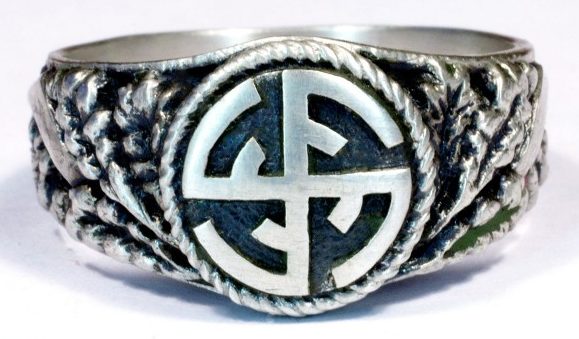 На щитке перстней рельефное изображение символа дивизии СС «Wiking». Кольца выполнены из серебра 835-ой пробы с применением чернения.