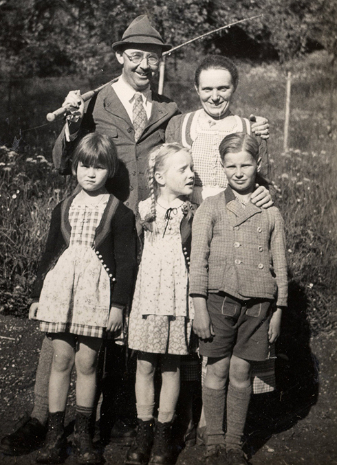 Генрих Гиммлер с семьей. 1938 г.