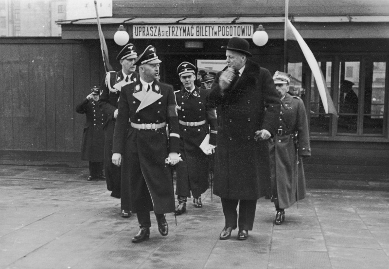 Генрих Гиммлер и Ханс фон Мольтке. Берлин. 1939 г.