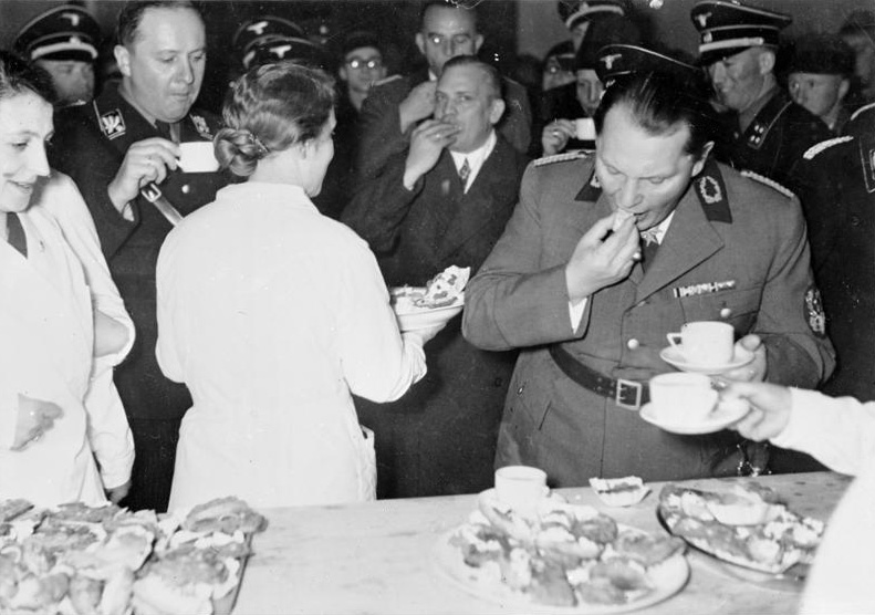 Герман Геринг на международной охотничьей выставке. Берлин. 1937 г.