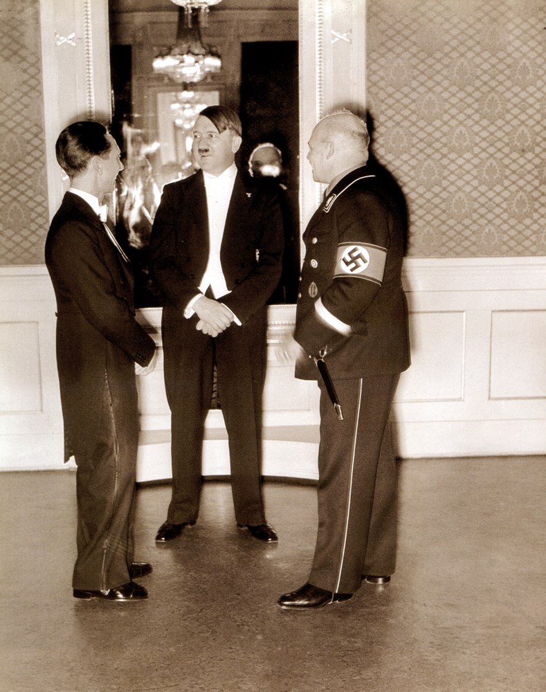Йозеф Геббельс, Адольф Гитлер и Фриц Саакел. 1935 г.