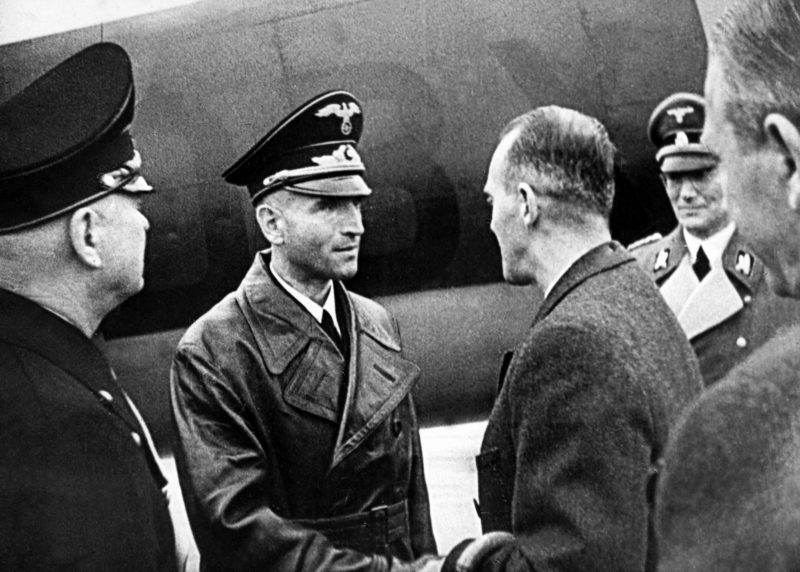 Вернер Бест с властями Дании. Копенгаген. 1944 г.