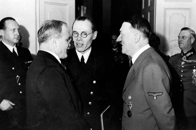 Адольф Гитлер и Вячеслав Молотов. Берлин. 1940 г.