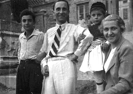 Йозеф Геббельс с семьей. 1936 г.