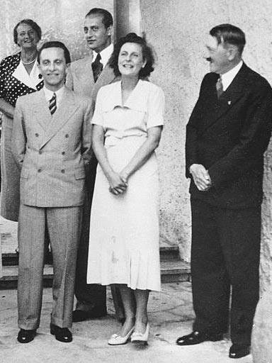 Йозеф Геббельс, Лени Рифеншталь и Адольф Гитлер. 1937 г.