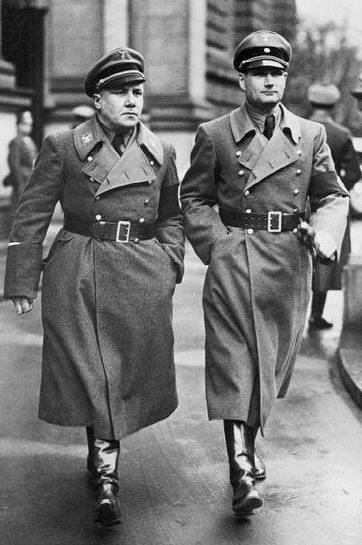 Мартин Борман и Рудольф Гесс. 1935 г.