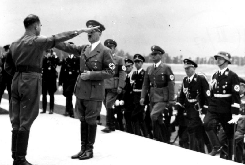 Мартин Борман и Адольф Гитлер. Нюрнберг. 1938 г.