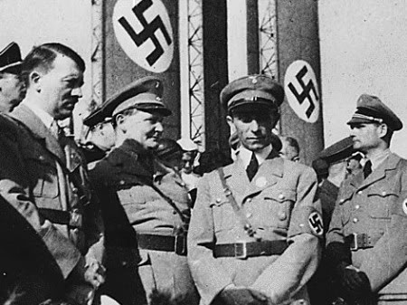Мартин Борман с Гитлером, Герингом и Геббельсом. Нюрнберг. 1938 г.