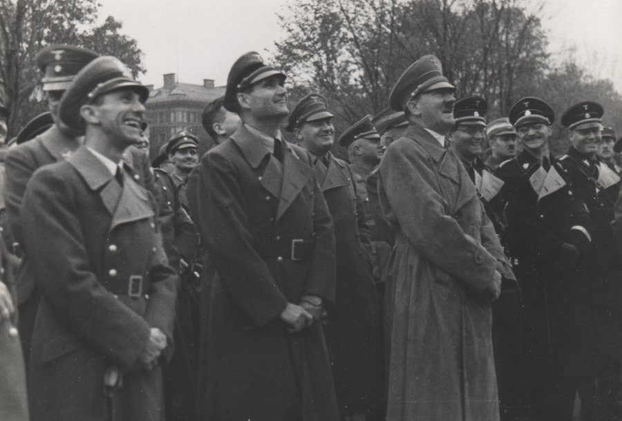 Йозеф Геббельс, Рудольф Гесс и Адольф Гитлер. 1941 г.