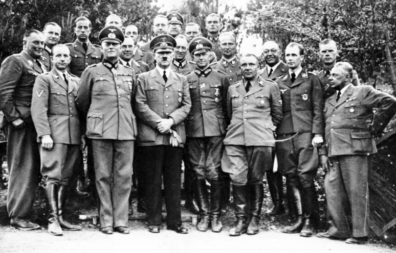 Мартин Борман и командование вермахта. «Wolfsschanze». 1940 г.