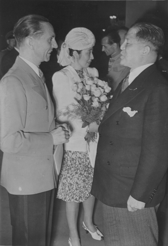 Йозеф Геббельс с послом Японии Хироси Осимой. 1942 г.