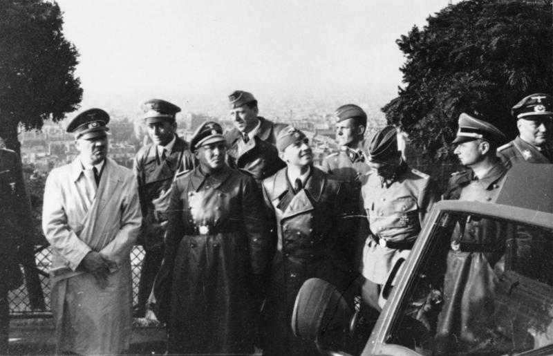 Мартин Борман, Гитлер, Гислер, Брекер, Шпеер. Париж. 1940 г.