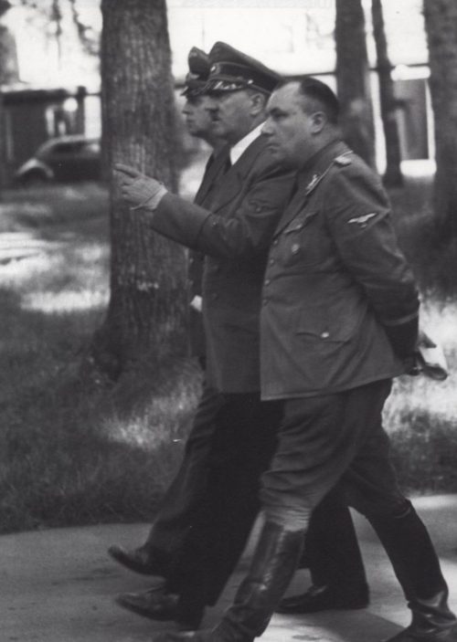 Мартин Борман и Адольф Гитлер. 1940 г.