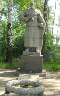 д. Темровичи Чауского р-на. Братская могила на сельском кладбище, в которой захоронено 13 воинов.