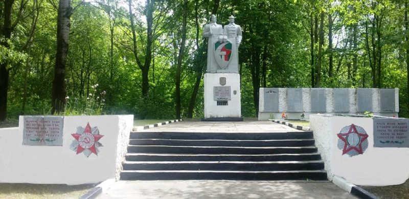 д. Гайшин Славгородского р-на. Памятник, установленный на братской могиле воинов, погибших в 1943 году.