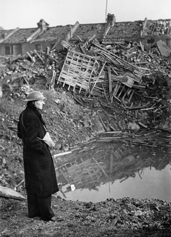 Лондонские спасатели на улицах. 1940 г.