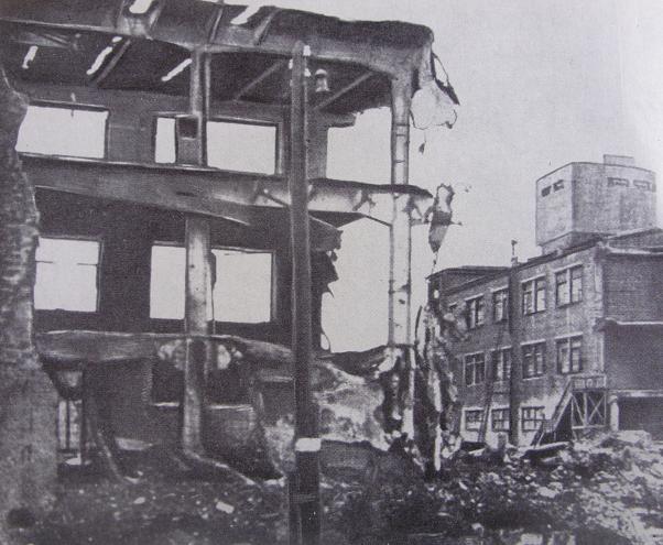 Разрушенный главный корпус радиотелефонного завода № 197 им. Ленина. Ноябрь 1941 г.