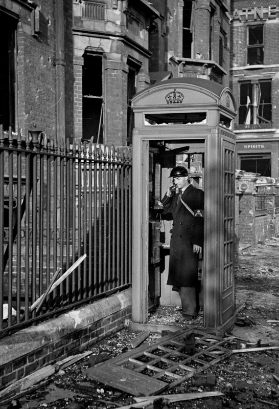 Лондонские спасатели на улицах. 1940 г.