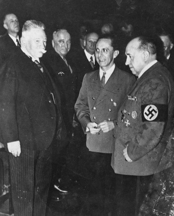 Роберт Лей и Йозеф Геббельс. 1943 г.