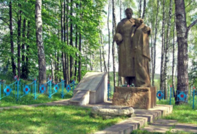 д. Хильковичи Чауского р-на. Братская могила, в которой захоронено 91 воин.