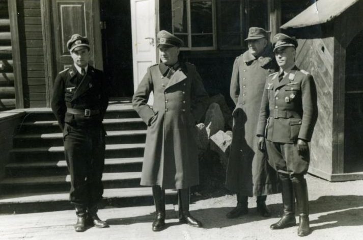 Йозеф Гарпе с офицерами. 1938 г.