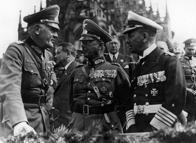Вернер Бломберг, Вернер фон Фрич и Эрих Редер на съезде НСДАП в Нюрнберг. 1936 г.