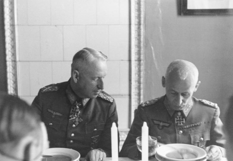Герман Гот и Эрих фон Манштейн. 1942 г.