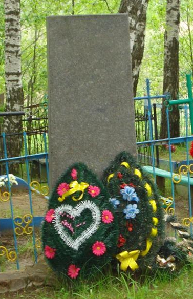 д. Каменка Мстиславского р-на. Памятник установлен в 1975 году на братской могиле, в которой похоронено 11 советских воинов, погибших в годы войны.