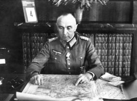 Йозеф Гарпе у карты. 1942 г.