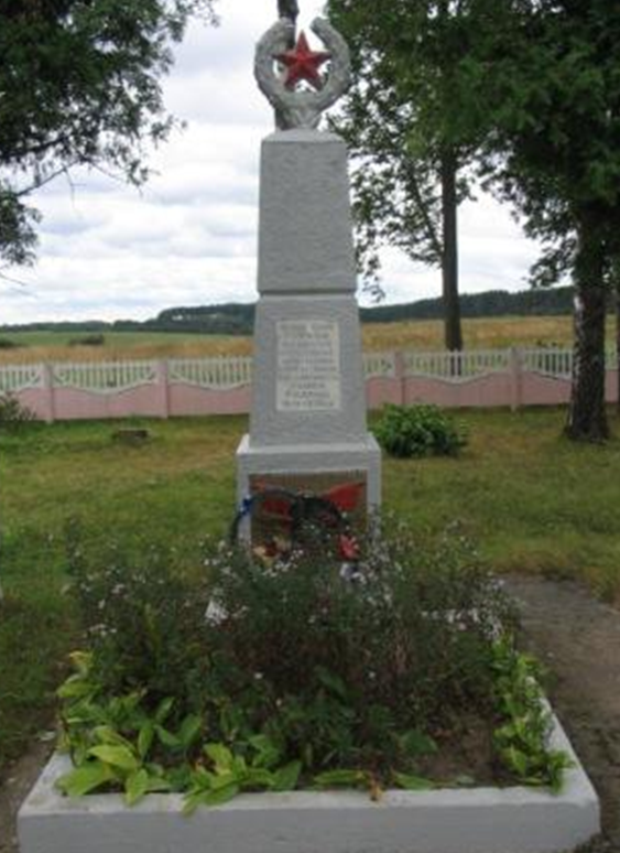 д. Вишов Белыничского р-на. Братская могила, в которой похоронено 15 партизан и советских воинов, в т.ч. 5 неизвестных, погибших в 1943-1944 годах.