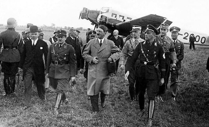 Эрих Кох и Адольф Гитлер. 1939 г. 