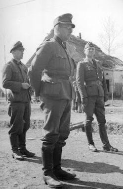 Гельмут Беккер и Ханс Эндре в районе Демьянска. 1942 г.