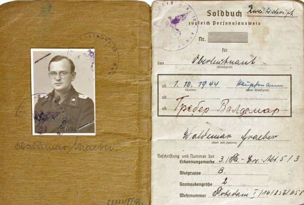 Солдатская книжка танкиста, побывавшего в советском плену.