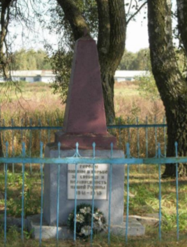 д. Черенки Чаусского р-на. Братская могила, в которой похоронено 166 воинов.