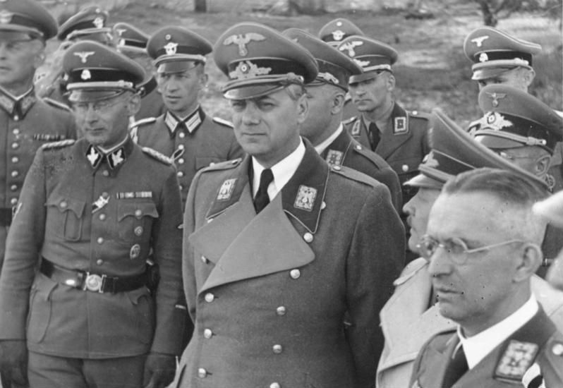 Эрих Кох и Альфред Розенберг в Киеве. 1942 г.