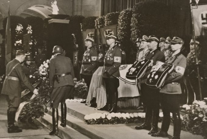 Похороны Адольфа Хюнлайна. 1942 г.