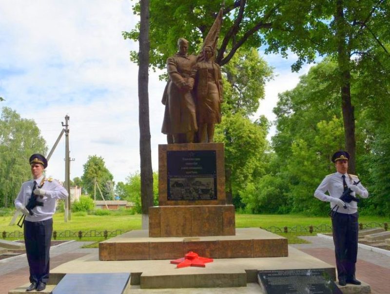 г. Славгород. Памятник по улице Ленинской, установленный на братской могиле воинов, погибших в годы войны.