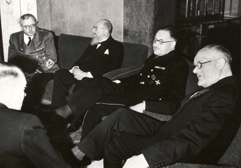 Генрих Лозе на встрече с датской делегацией. 1941 г.