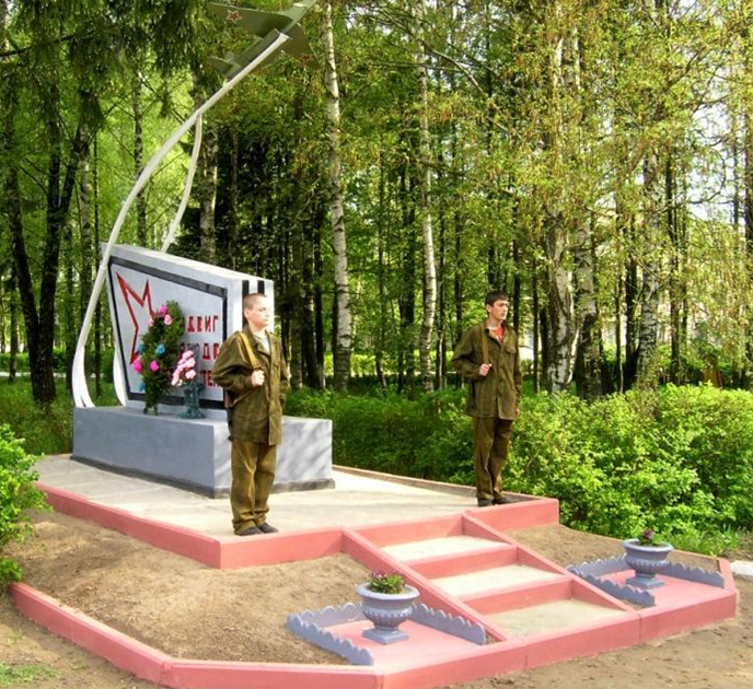г. Мстиславль. Памятник у МГПЛ №6, установлен в 1962 году на братской могиле, в которой похоронено 3 советских воина, в т.ч. один неизвестный, погибшие в годы войны. В 2010 году памятник был реконструирован.