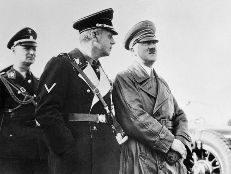 Иоахим Риббентроп и Адольф Гитлер. 1936 г.