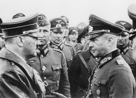 Вальтер фон Браухич и Адольф Гитлер. 1939 г.