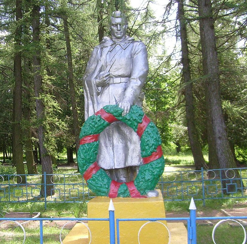 д. Грудиновка Быховского р-на. Памятник на братской могиле воинов, погибшим в годы войны. 