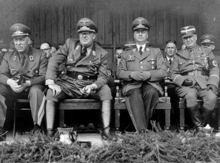Генрих Лозе, Отто Дрехслер, Эрнст Розенберг и фон Медем на церемонии в Добеле. 1942 г.