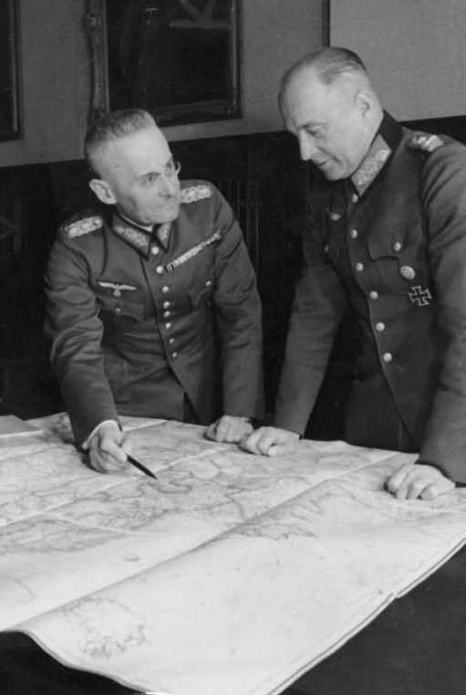 Вальтер Браухич и Франц Гальдер во время Польской кампании. 1939 г.