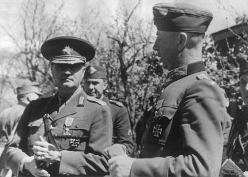 Максимилиан Ангелис и военный министр Румынии Константин Пантази. Кубань. 1943 г.