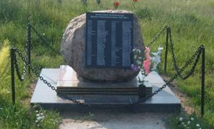 д. Каличенка Кличевского р-на. Памятник в честь погибших односельчан был сооружен в 2010 году. 